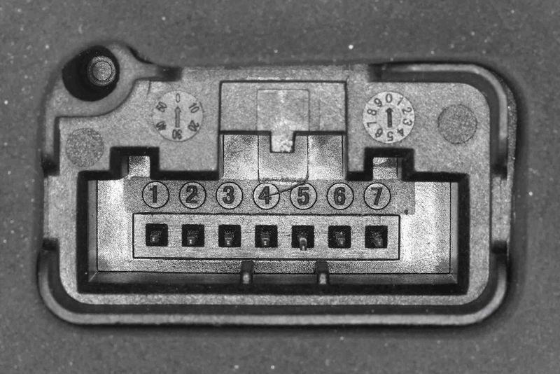 VEMO V10-85-2277 Türschloss vorne links für VW